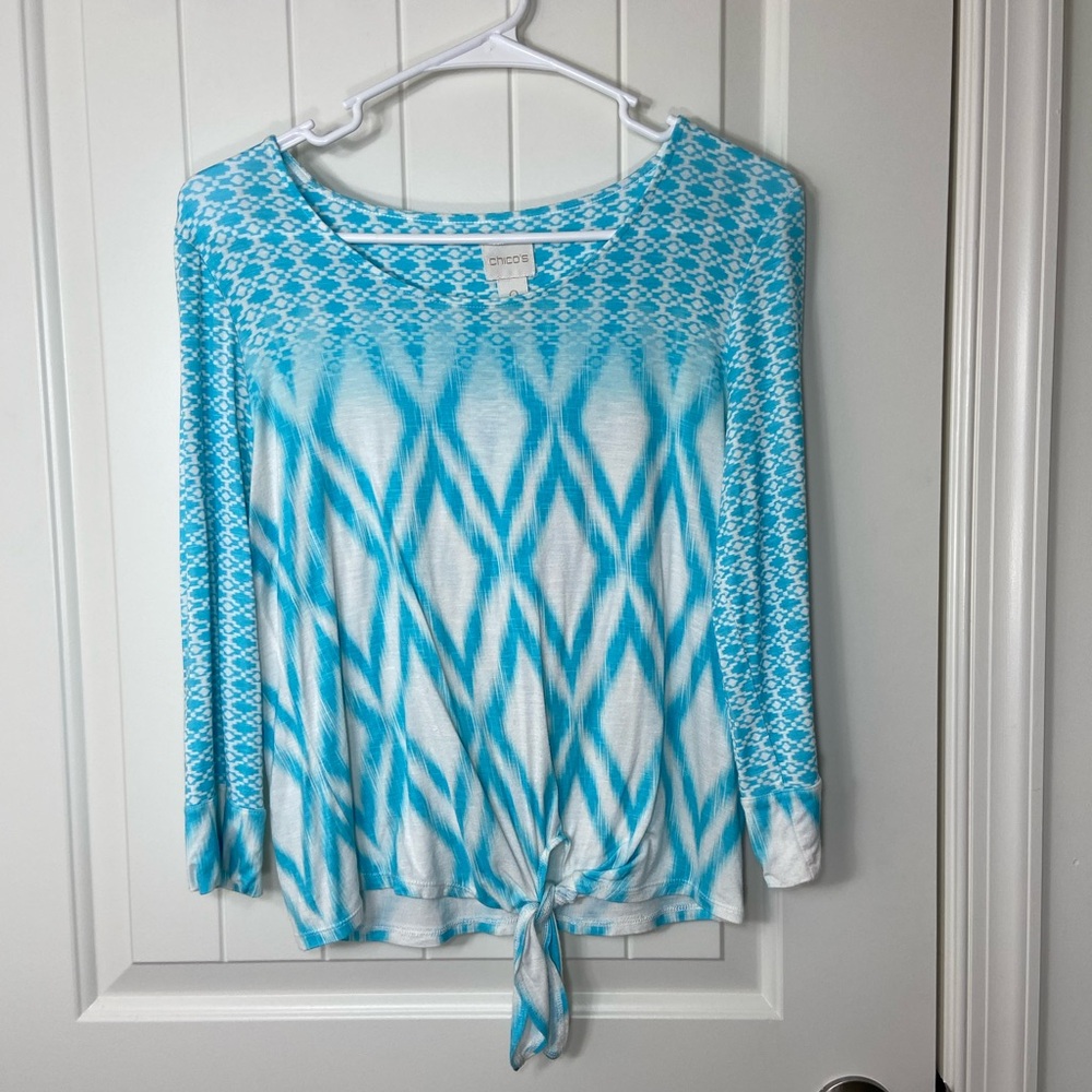 NWOT Chico’s women’s blue white dyed pattern‎ tie 3/4 sleeve stretch top small